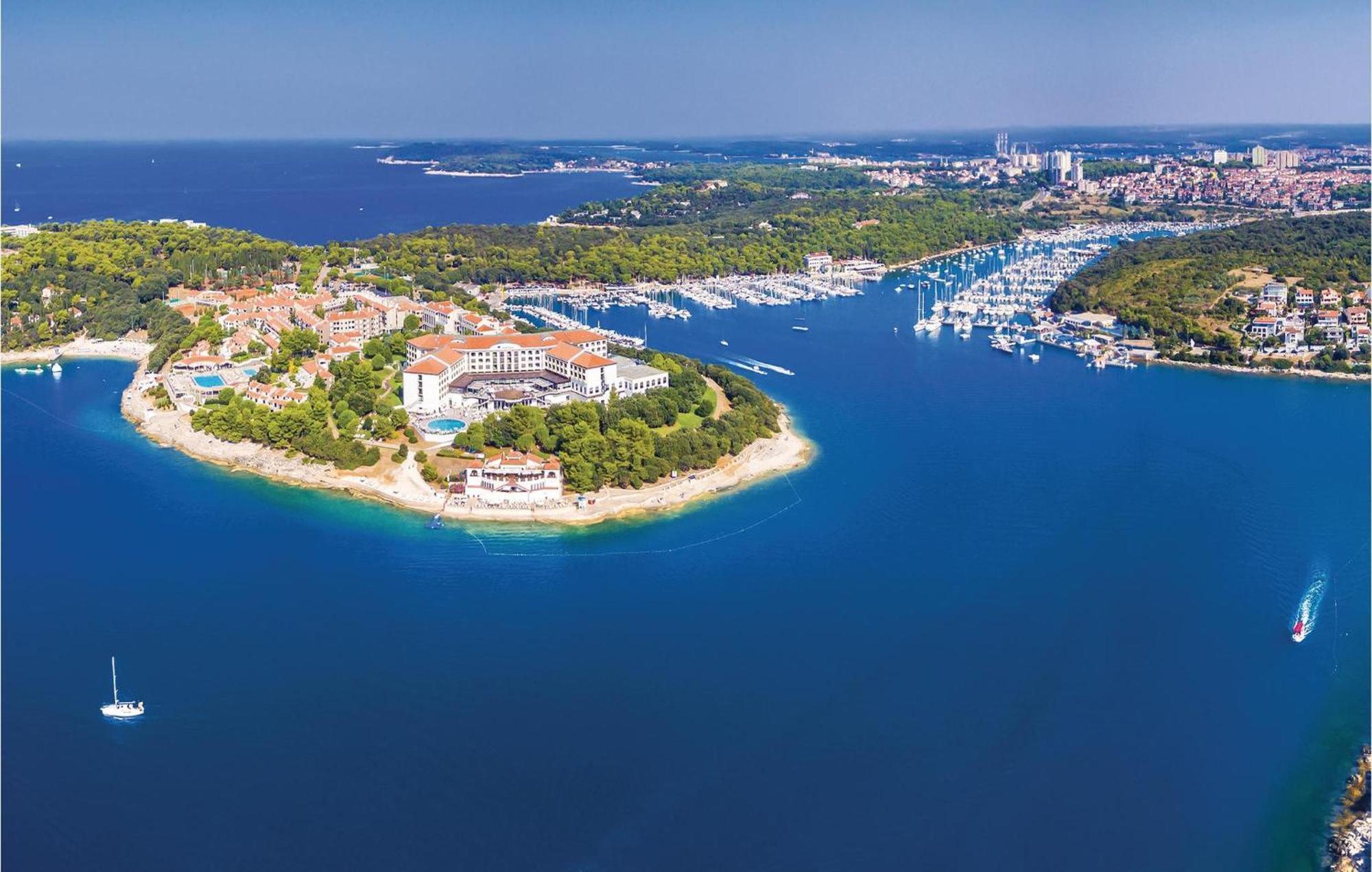 Gorgeous Apartment In Pula With House Sea View Extérieur photo